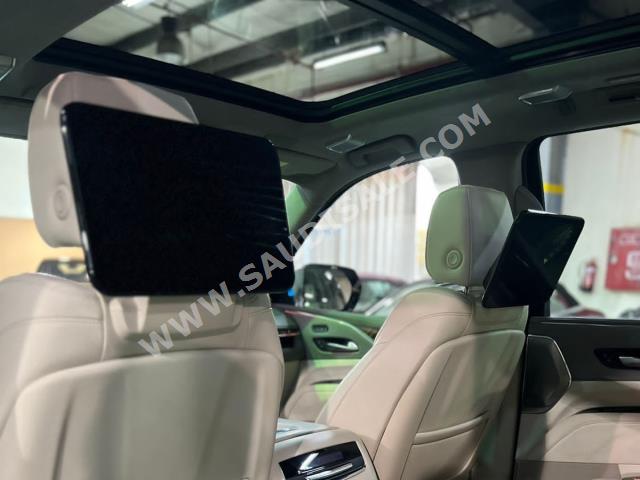 2021 كاديلاك اسكاليد بلاتينيوم