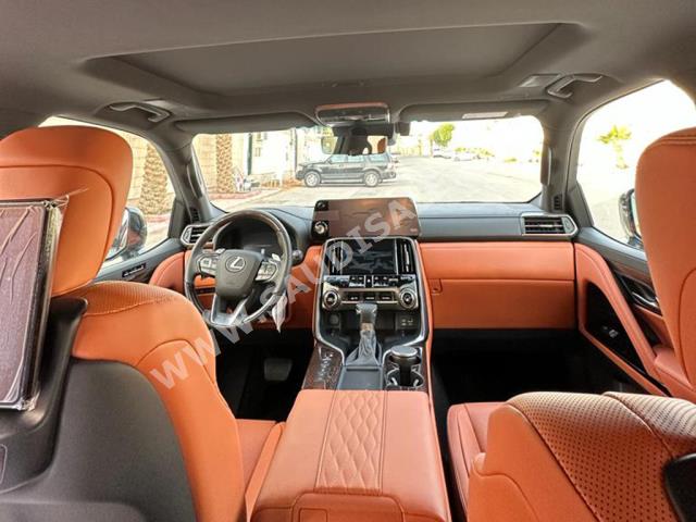 2023 لكزس إل إكس 600 vip بلاك بكج