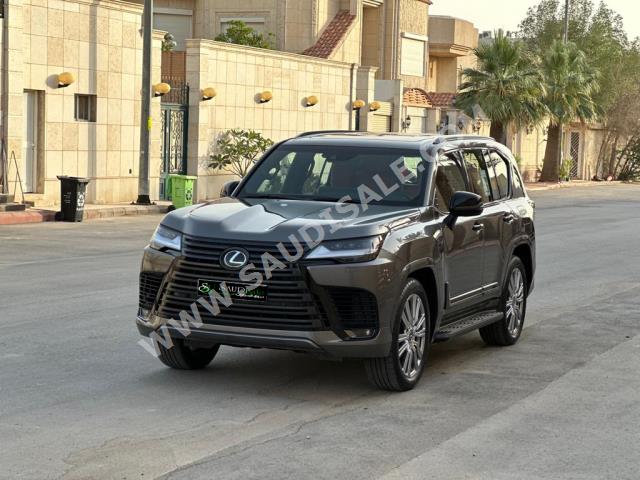 2023 لكزس إل إكس 600 vip بلاك بكج