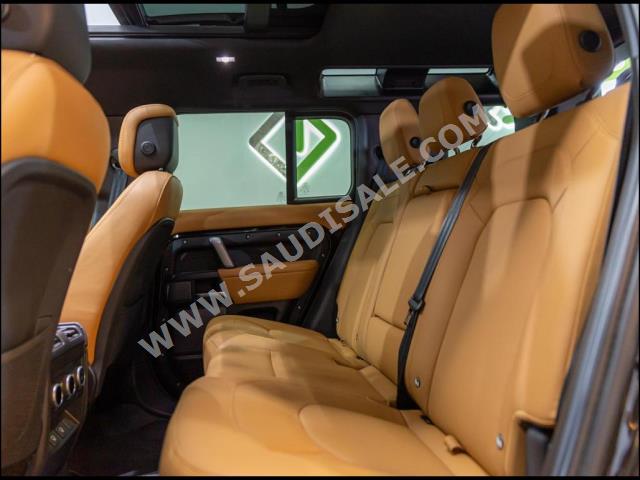 2023 لاند روفر ديفيندر اكس 110