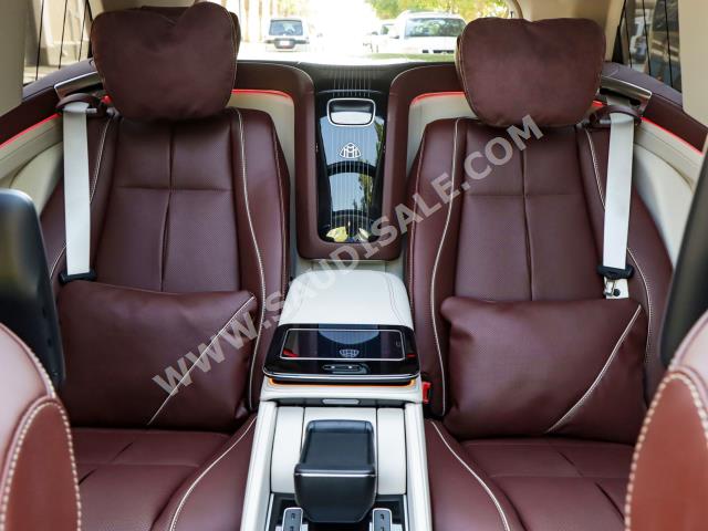 2022 مرسيدس - بنز جي إل إس 600 مايباخ