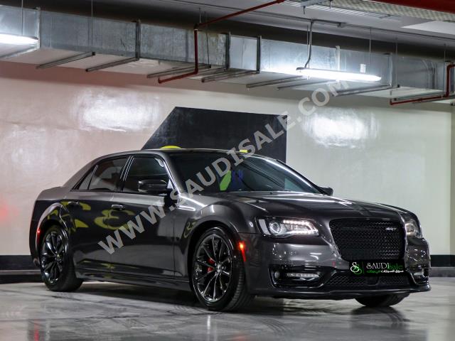 2018 كرايسلر 300 اس ار تي