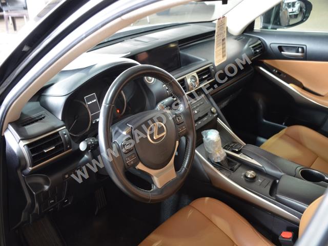 2018 Lexus IS 300