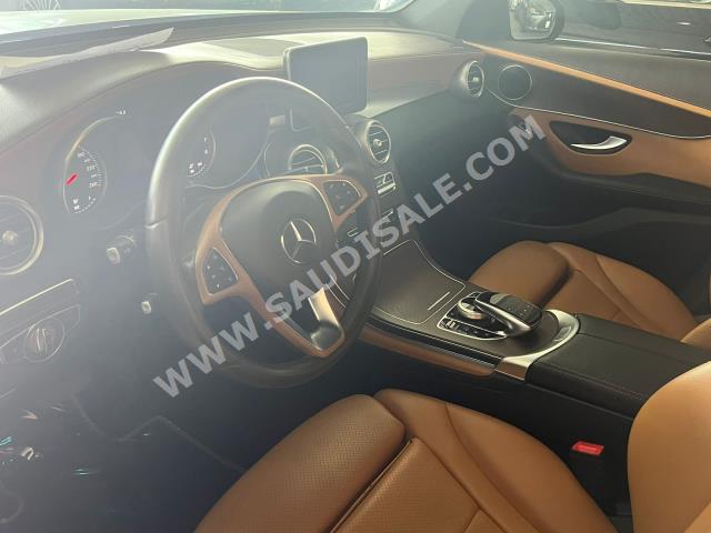 2019 مرسيدس - بنز جي إل سي 200