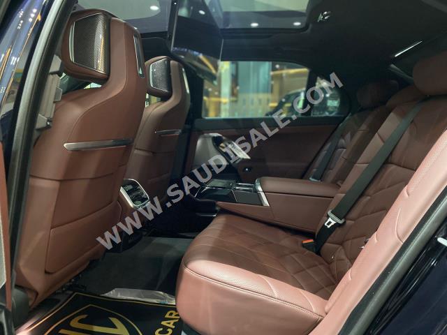 2023 بي ام دبليو الفئة السابعة 735أي