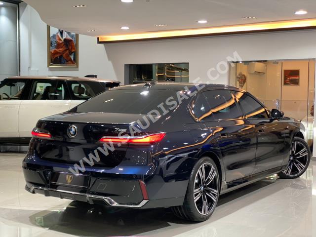 2023 بي ام دبليو الفئة السابعة 735أي