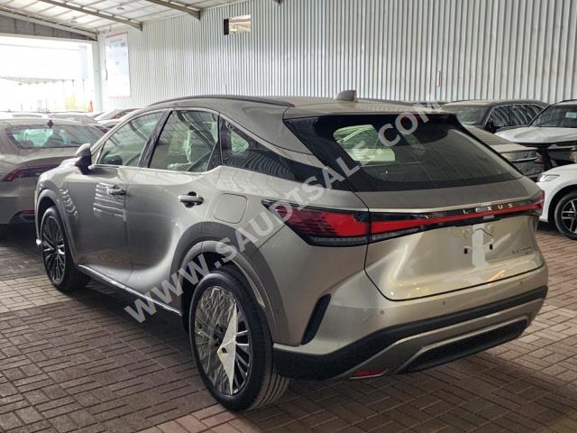 2024 لكزس أر إكس 350