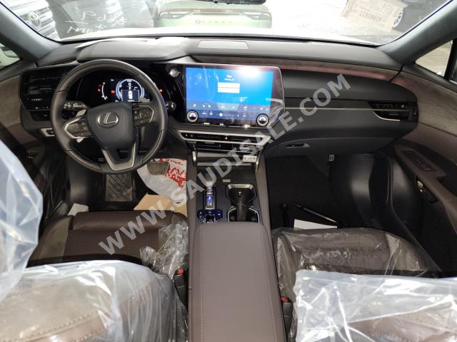 2024 لكزس أر إكس 350