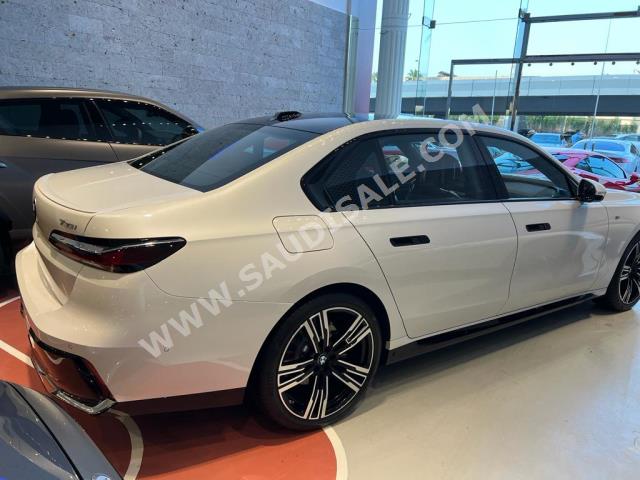 2023 بي ام دبليو الفئة السابعة 735 إل أي