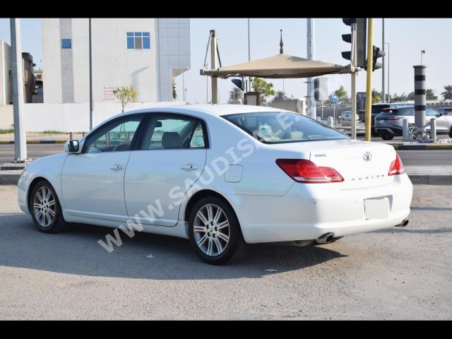 2005 تويوتا افالون ليمتد