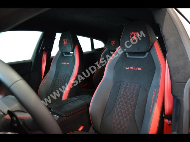 2023 لمبرجيني اوروس بيرفورمانتي