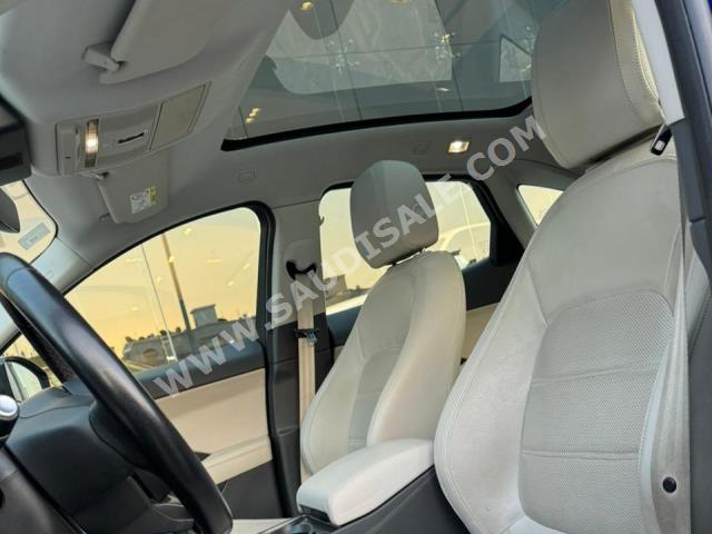 2020 جاكوار اي-بيس