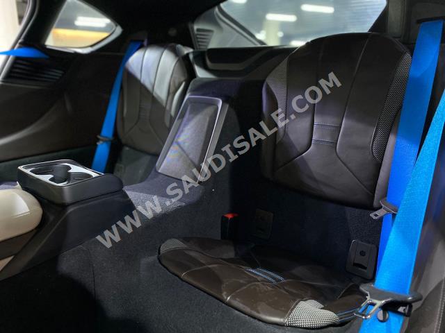 2015 BMW i8