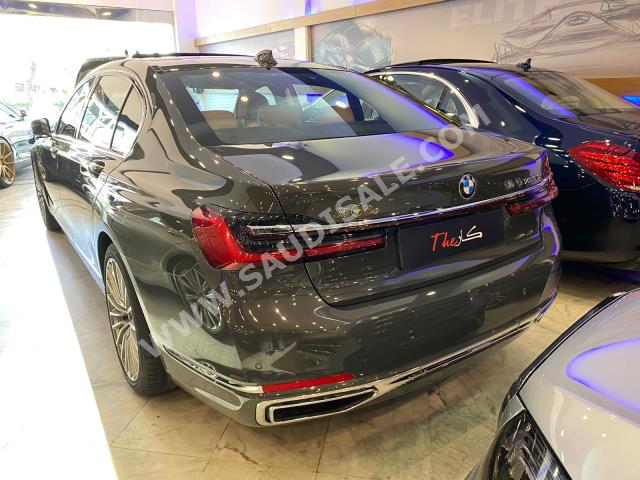 2020 بي ام دبليو الفئة السابعة 730 إل أي