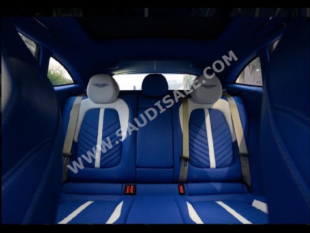 2024 استون مارتن دي بي اكس 707