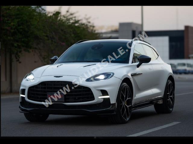 2024 استون مارتن دي بي اكس 707