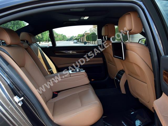 2015 بي ام دبليو الفئة السابعة 730 إل أي