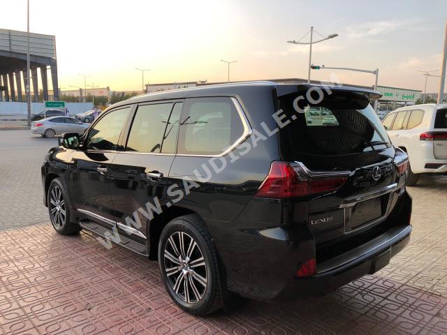 2018 لكزس إل إكس 570