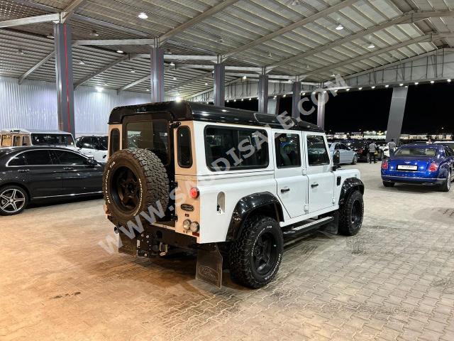 2016 لاند روفر ديفيندر 110 ادفانتشر