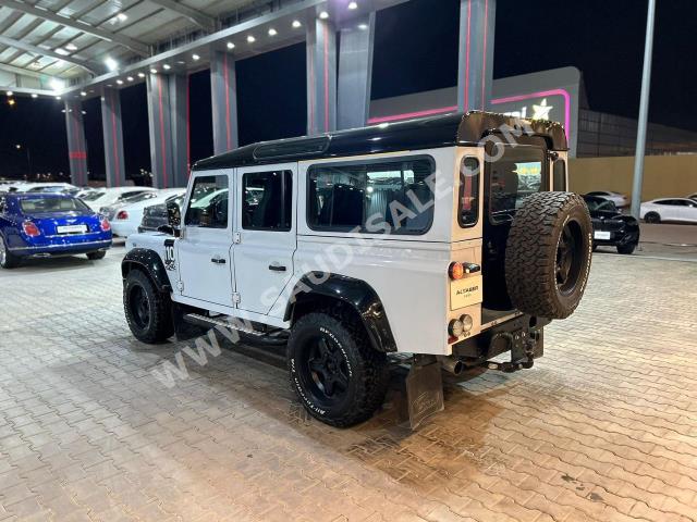 2016 لاند روفر ديفيندر 110 ادفانتشر