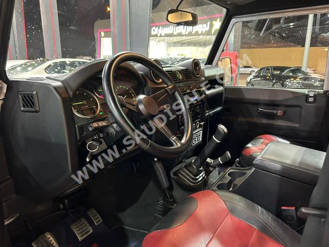 2016 لاند روفر ديفيندر 110 ادفانتشر