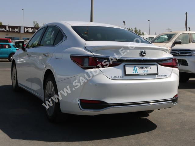 2022 Lexus ES 300