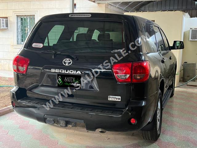 2011 تويوتا سكويا اس ار 5