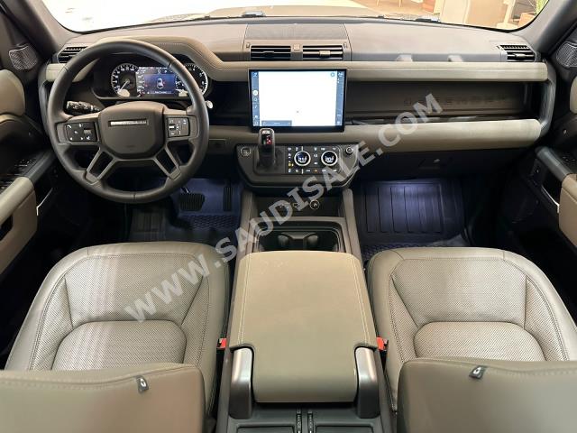 2023 لاند روفر ديفيندر اكس داينمك