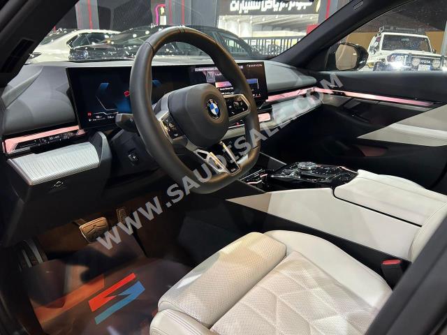 2024 بي ام دبليو الفئة الخامسة 520 أي