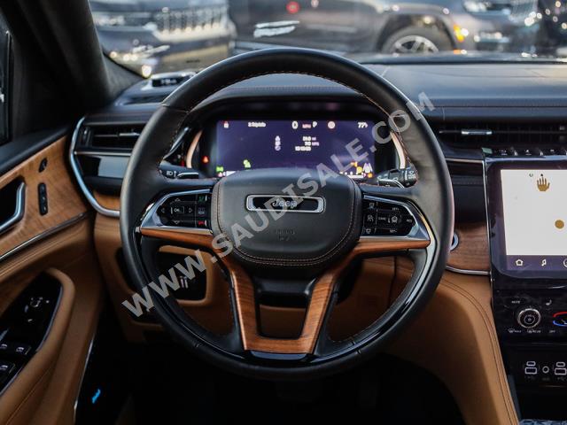 2023 جييب جراند شيروكي ساميت