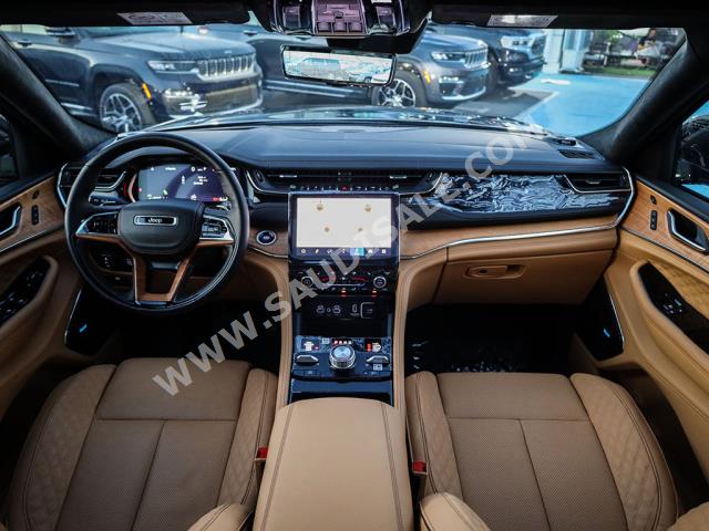 2023 جييب جراند شيروكي ساميت