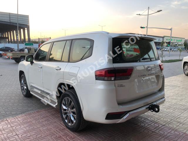 2023 تويوتا لاند كروزر جي اكس ار