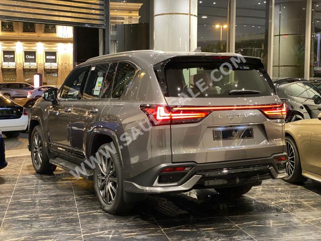 2024 لكزس إل إكس 600 إف