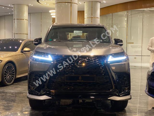 2024 لكزس إل إكس 600 إف