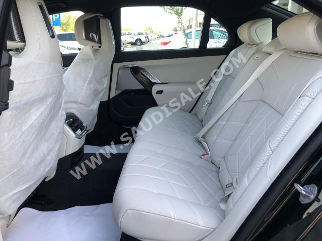 2023 بي ام دبليو الفئة السابعة 740 إل أي