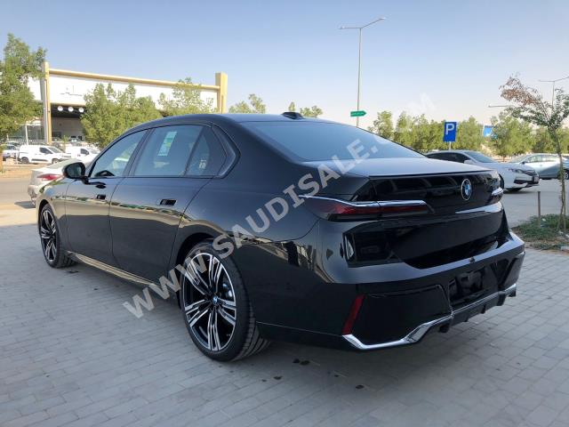 2023 بي ام دبليو الفئة السابعة 740 إل أي