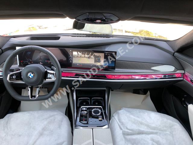 2023 بي ام دبليو الفئة السابعة 740 إل أي