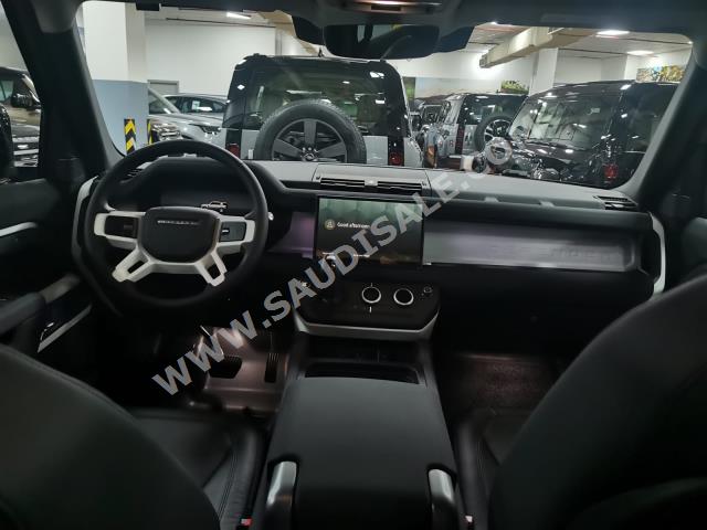 2023 لاند روفر ديفيندر اس اي