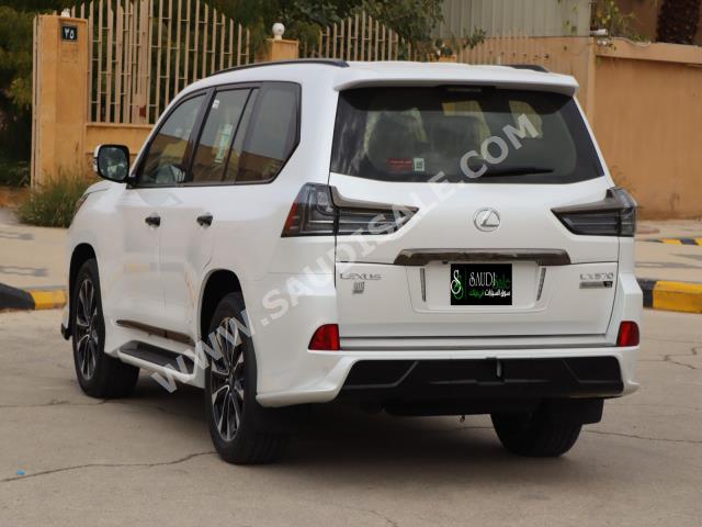 2021 لكزس إل إكس 570 بلاك اديشن