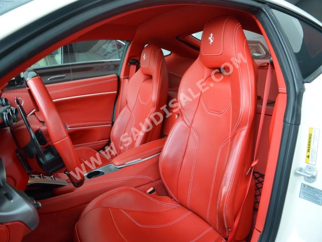 2015 فيراري اف 12