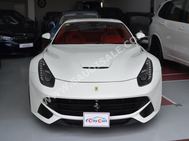 2015 فيراري اف 12