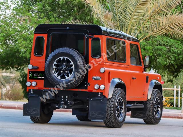 2016 لاند روفر ديفيندر 90