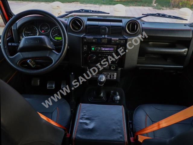 2016 لاند روفر ديفيندر 90