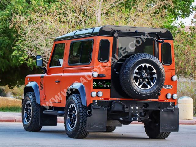 2016 لاند روفر ديفيندر 90