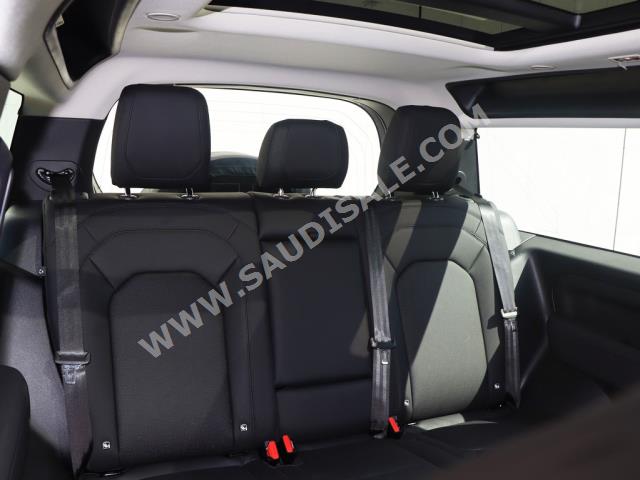 2023 لاند روفر ديفيندر اس اي