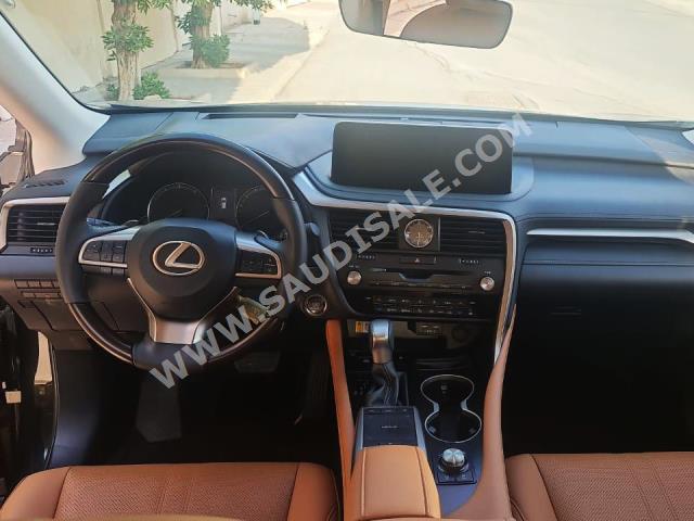 2022 لكزس أر إكس 350