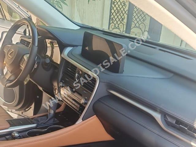 2022 لكزس أر إكس 350