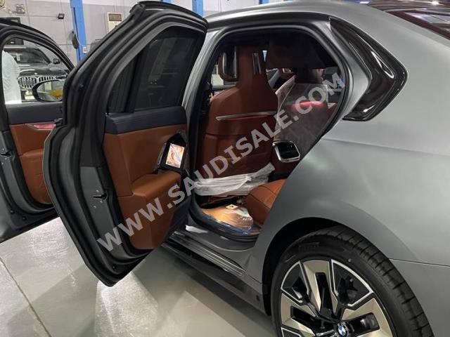 2023 بي ام دبليو الفئة السابعة 760 إل أي