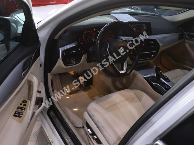 2020 بي ام دبليو الفئة الخامسة 520 أي