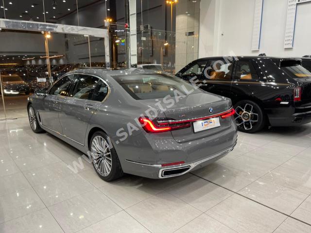 2020 بي ام دبليو الفئة السابعة 730 إل أي